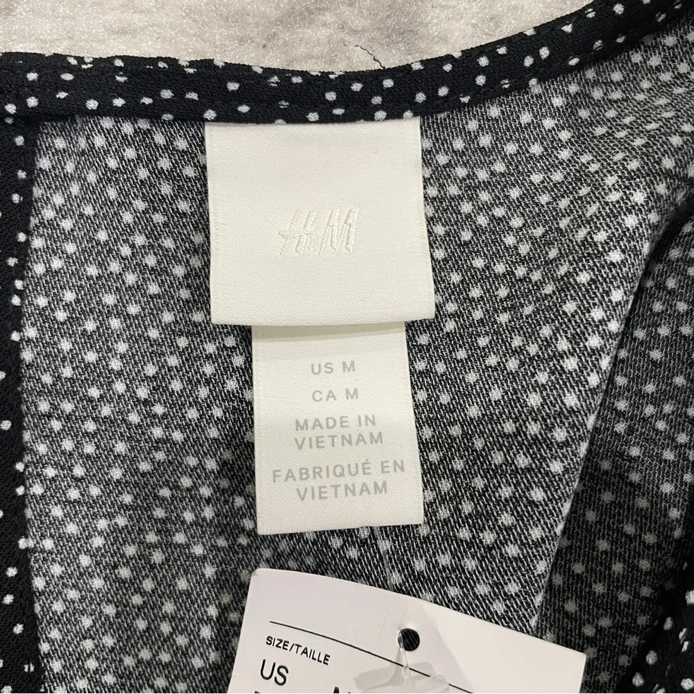 NWT H&M Black and White Puff-Sleeve Dress